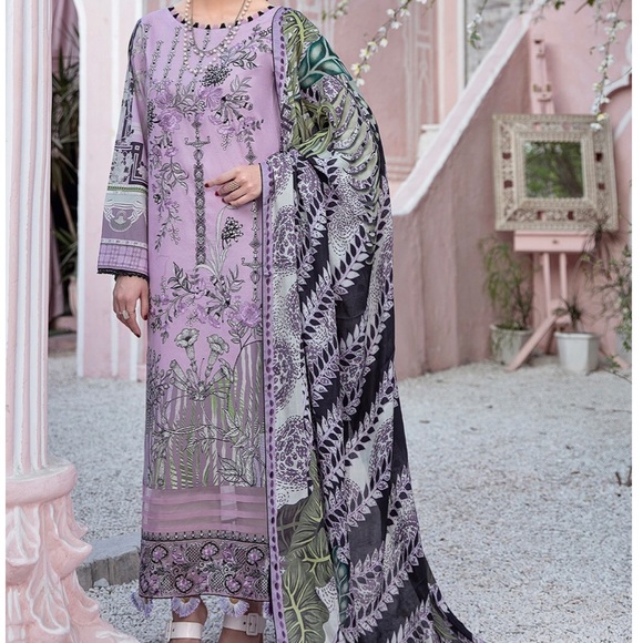 Luxury lawn collection from top Pakistani brand. Size 46 ready to wear. - Picture 2 of 8